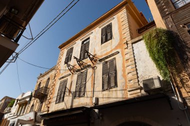 Rethymno, Girit - Yunanistan - 25 Eylül 2023: Girit, Girit 'teki Eski Kent Rethymno' daki binanın dışı.