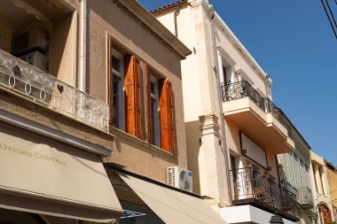 Rethymno, Girit - Yunanistan - 25 Eylül 2023: Girit, Girit 'teki Eski Kent Rethymno' daki binanın dışı.