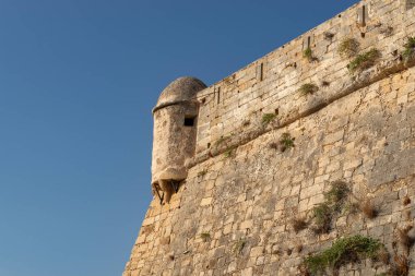Fortezza Kalesi 'nin dış duvarları, 16. yüzyılda Yunanistan' ın Rethymno kentinde inşa edildi..