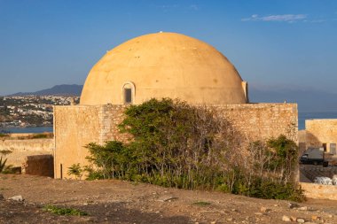 1646 'da Yunanistan' ın Rethymno kentinde inşa edilen Sultan İbrahim Han Camii 'nin dışı..