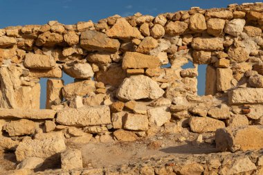 Fortezza Kalesi 'nin taş duvarları, 16. yüzyılda Yunanistan' ın Rethymno kentinde inşa edildi..