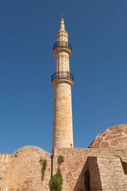 Rethymno, Girit - Yunanistan - 25 Eylül 2023: Yunanistan 'ın Girit kentindeki tarihi Neratze Camii' nin dışı.