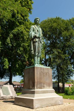 Dixon, Illinois - ABD - 16 Ağustos 2023: Başkan Park 'ında Leonard Crunelle' in Lincoln Anıtı. Dixon, Illinois, ABD