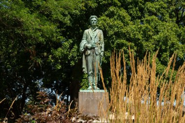 Dixon, Illinois - ABD - 16 Ağustos 2023: Başkan Park 'ında Leonard Crunelle' in Lincoln Anıtı. Dixon, Illinois, ABD
