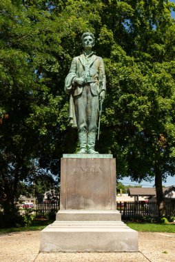 Dixon, Illinois - ABD - 16 Ağustos 2023: Başkan Park 'ında Leonard Crunelle' in Lincoln Anıtı. Dixon, Illinois, ABD
