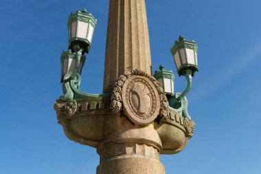 Chicago, Illinois, ABD 'de Michigan Bulvarı' ndaki süslü lamba direği.