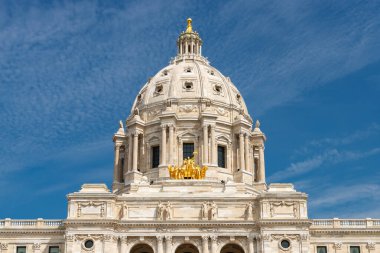 1896 ve 1905 yılları arasında St. Paul, Minnesota, ABD 'de inşa edilen Minnesota Eyalet Binası' nın dışı..