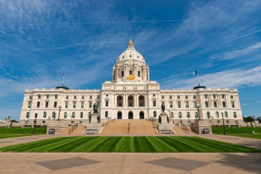 1896 ve 1905 yılları arasında St. Paul, Minnesota, ABD 'de inşa edilen Minnesota Eyalet Binası' nın dışı..