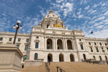 1896 ve 1905 yılları arasında St. Paul, Minnesota, ABD 'de inşa edilen Minnesota Eyalet Binası' nın dışı..