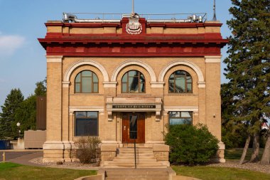 Duluth, Minnesota - ABD - 12 Ağustos 2024: Duluth, Minnesota, ABD 'deki Mühendisler Birliği binasının dışı.