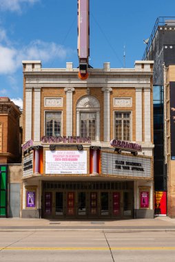 Minneapolis, Minnesota - ABD - 15 Ağustos 2024: Orpheum Tiyatrosu 'nun dış mekanı, ilk olarak 1921 yılında Minneapolis, Minnesota, ABD' de açıldı..