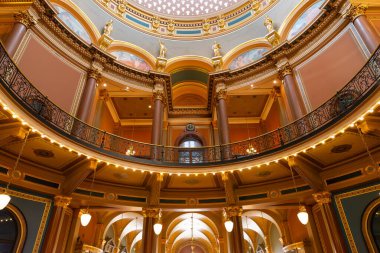 Des Moines, Iowa - ABD - 16 Eylül 2024: Des Moines, Iowa, ABD 'deki Iowa Eyalet Meclis Binası.