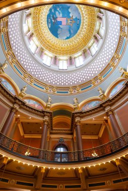 Des Moines, Iowa - ABD - 16 Eylül 2024: Des Moines, Iowa, ABD 'deki Iowa Eyalet Meclis Binası.