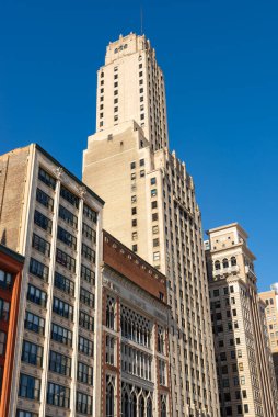 Michigan Bulvarı 'ndaki şehir merkezi silueti Chicago, Illinois, ABD.