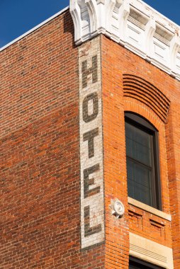 Mount Carroll, Illinois, ABD 'deki eski tuğla binanın dışı..