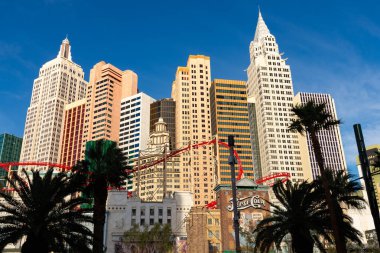 Las Vegas, Nevada - ABD - 2 Mart 2025: Las Vegas Strip, Nevada, ABD 'deki New York Otel ve Kumarhanesi.