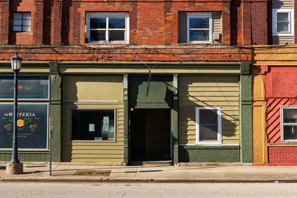 Atlanta, Illinois - ABD - 22 Mart 2025: Atlanta, Illinois, ABD 'deki Historic Route 66' daki şehir merkezi binalar.