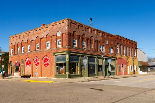 Atlanta, Illinois - ABD - 22 Mart 2025: Atlanta, Illinois, ABD 'deki Historic Route 66' daki şehir merkezi binalar.
