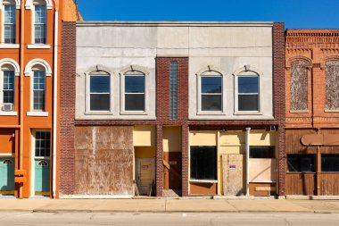 Clinton, Illinois, ABD 'deki şehir merkezi binasının dışı..