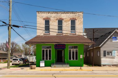 Burlington, Illinois - ABD - 24 Nisan 2025: Burlington, Illinois, ABD 'deki şehir merkezi restoranının dışı.