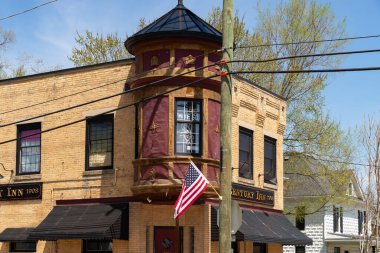 Burlington, Illinois - Amerika Birleşik Devletleri - 24 Nisan 2025: Art and Almas Century Inn, 1908 'den beri açık, Burlington, Illinois, ABD.