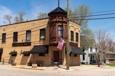 Burlington, Illinois - Amerika Birleşik Devletleri - 24 Nisan 2025: Art and Almas Century Inn, 1908 'den beri açık, Burlington, Illinois, ABD.