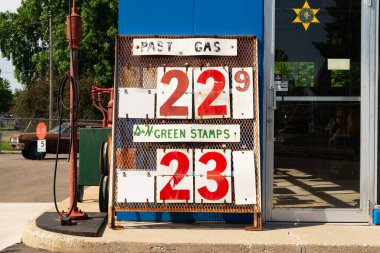 Springfield, Illinois - ABD - 15 Mayıs 2025: Tarihi Shea 's, 1946' dan 1982 'ye kadar benzin istasyonu ve 1995' te ABD 'nin Springfield, Illinois eyaletindeki 66..