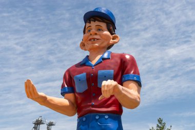 Atlanta, Illinois - ABD - 15 Mayıs 2025: Atlanta, Illinois 'deki tarihi Route 66' daki Amerikan Giants Müzesindeki Snerd Devi.