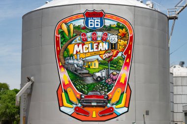 McLean, Illinois - ABD - 15 Mayıs 2025: McLean Duvar Tarihi Route 66, Illinois, ABD.