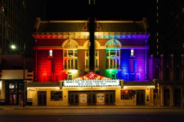 Austin, Teksas - ABD - 19 Haziran 2025: 1915 'te Austin, Teksas, ABD' de inşa edilen tarihi Paramount Tiyatrosu.