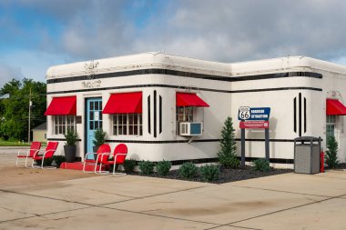 Carthage, Missouri - ABD - 18 Haziran 2025: Tarihi Boots Court Motel, 1939 'da Kartaca, Missouri, ABD' de 66..