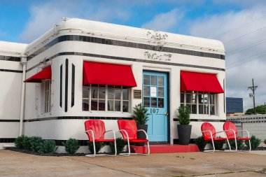 Carthage, Missouri - ABD - 18 Haziran 2025: Tarihi Boots Court Motel, 1939 'da Kartaca, Missouri, ABD' de 66..