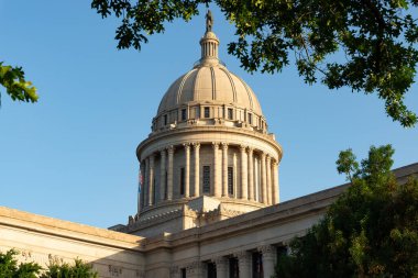 Oklahoma City, Oklahoma, ABD 'deki Oklahoma Eyalet Binası' nın dışı..