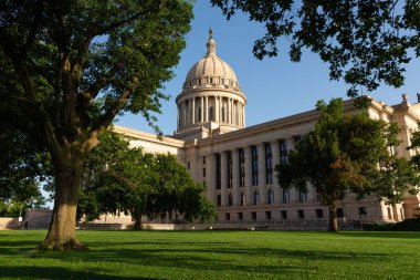 Oklahoma City, Oklahoma, ABD 'deki Oklahoma Eyalet Binası' nın dışı..