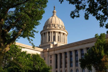 Oklahoma City, Oklahoma, ABD 'deki Oklahoma Eyalet Binası' nın dışı..