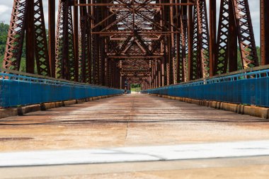 Tarihi Kayalar Köprüsü Zinciri, 1929 'da St. Louis, Missouri, ABD' de 66 numaralı yolda açıldı..