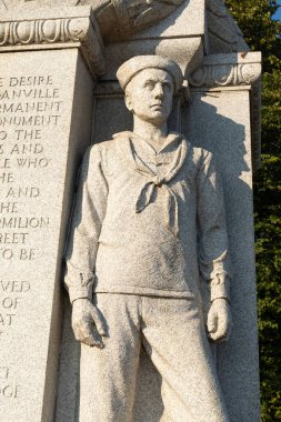 Danville, Illinois - ABD - 10 Ağustos 2025: Heykeltıraş Lorado Taft 'ın tarihi Zafer Anıtı, 1919' da Danville, Illinois, ABD 'de dikildi..