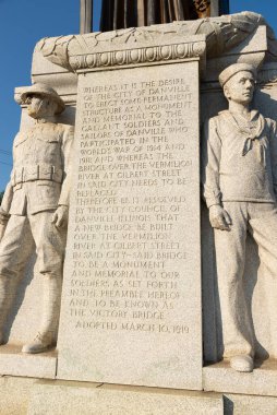 Danville, Illinois - ABD - 10 Ağustos 2025: Heykeltıraş Lorado Taft 'ın tarihi Zafer Anıtı, 1919' da Danville, Illinois, ABD 'de dikildi..