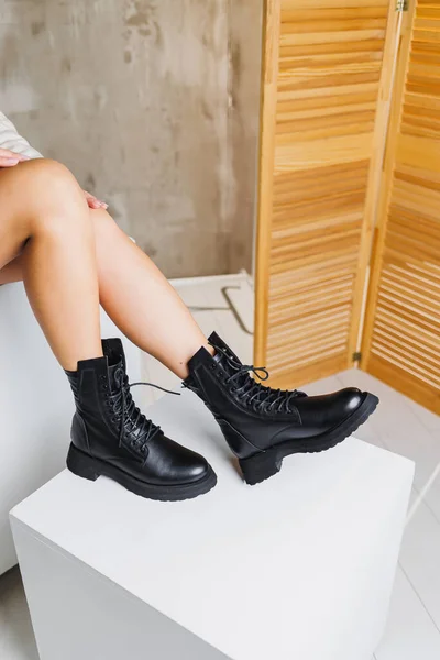 Belles Jambes Féminines Bottes Cuir Noir Nouvelle Collection Chaussures Hiver — Photo