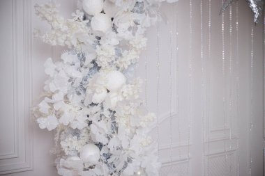 Kış tatilini kutlamak için güzel yeni yıl süslemeleri.