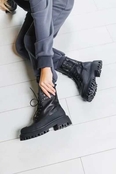 Black Leather Boots Women Legs New Collection Warm Winter Women — Stock Photo, Image