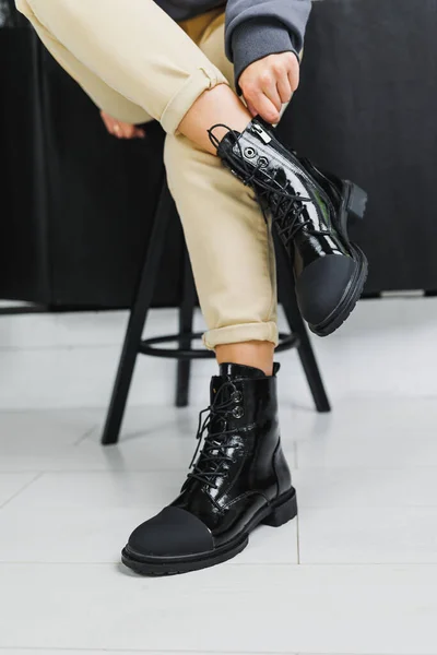 Bottes Élégantes Cuir Pour Femmes Mode Bottes Pour Femmes Noires — Photo