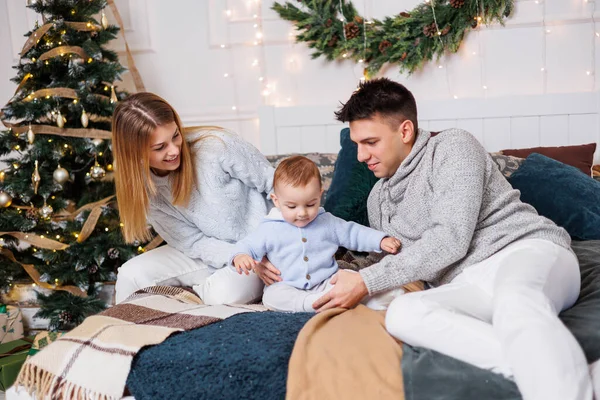 Cheerful Young Couple Little Son Playing Bed Christmas Tree New — Stock Photo, Image
