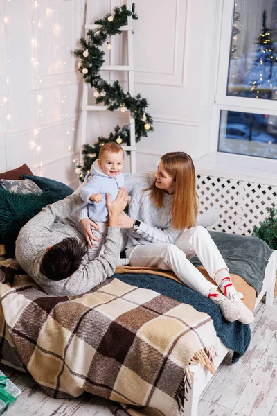 Cheerful Young Couple Little Son Playing Bed Christmas Tree New — Stock Photo, Image