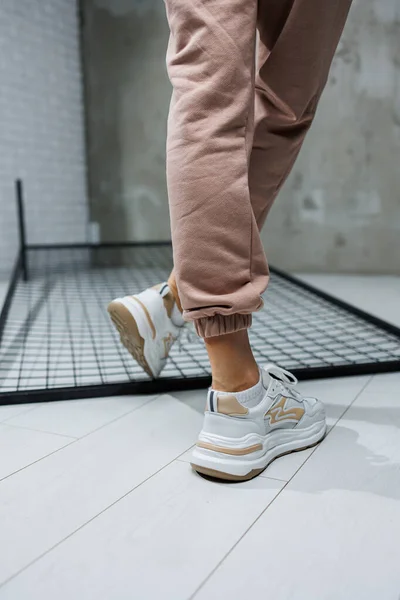 Zapatos Deportivos Para Mujer Patas Delgadas Mujer Pantalones Zapatillas Casual —  Fotos de Stock