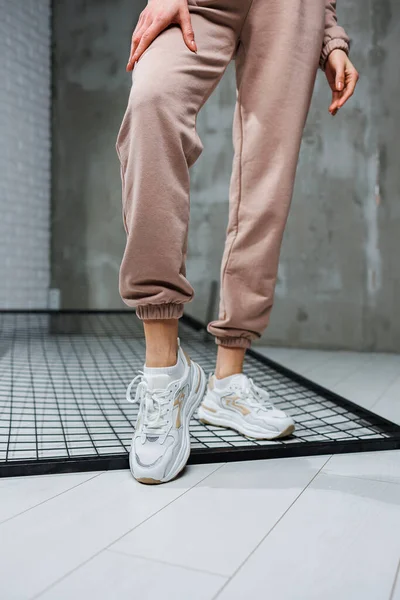 Sports Shoes Women Slender Female Legs Pants White Stylish Casual — Stock Photo, Image