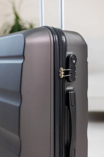 Grijze Mooie Koffer Voor Toeristische Reizen Hoge Kwaliteit Grijze Koffer — Stockfoto