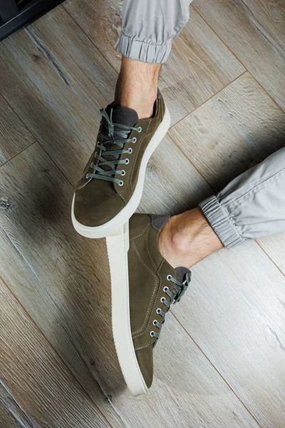 Men Summer Shoes Male Legs Close Green Leather Sneakers Collection — Stock Photo, Image