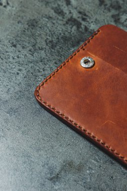 El yapımı hakiki deri cüzdan. Deri ürünler. Para için cüzdan