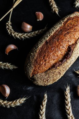 Kokulu ve lezzetli çavdar ekmeği. Ev yapımı pişirme. Ekmek..